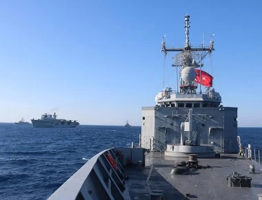 Κύπρος: Τουρκικά πολεμικά σκάφη έδιωξαν ρωσικό πλοίο - Το Ισραήλ με αεροσκάφος ELINT παρακολουθεί τον τουρκικό Στόλο